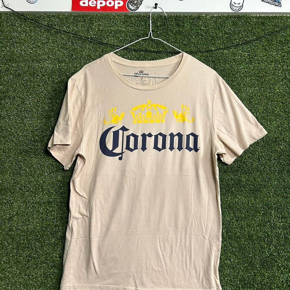 Unbranded Men's Cream and Tan T-shirt
